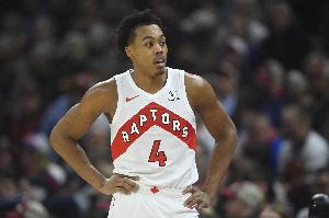 已经领先25分！西亚卡姆突破造巴恩斯犯规 猛龙挑战失败